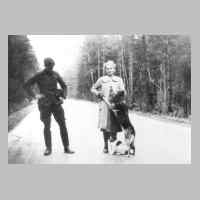 057-0014 Spaziergang im Kuglacker Wald. Hans und Elli Burnus 1940.jpg